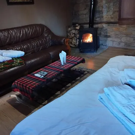 скендерова къща къщичка алиса * Leshten