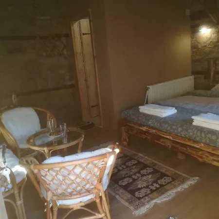 скендерова къща къщичка алиса Pensión Leshten