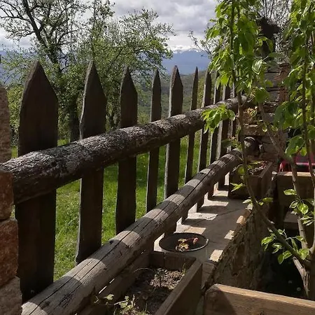 скендерова къща къщичка алиса Pensión Leshten